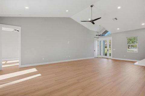 Villa ou maison à vendre à Weeki Wachee, Floride: 3 chambres, 211.35 m2 № 2419799 - photo 6