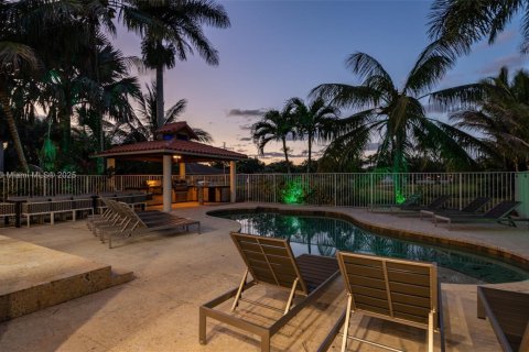 House in Plantation, Florida 9 bedrooms, 777.41 sq.m. № 1862490 - photo 22