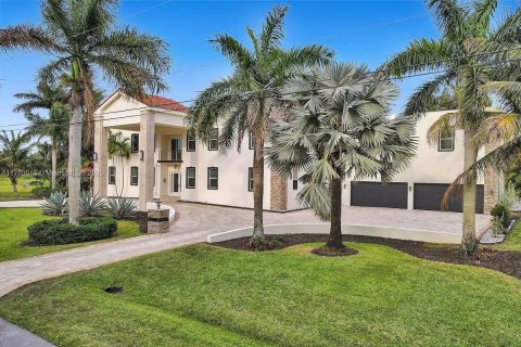 House in Plantation, Florida 9 bedrooms, 777.41 sq.m. № 1862490 - photo 5
