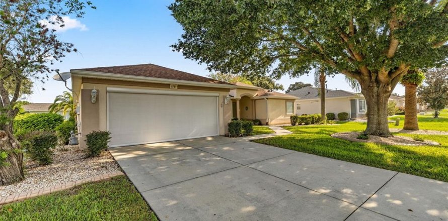 House in Summerfield, Florida 3 bedrooms, 188.5 sq.m. № 1894889
