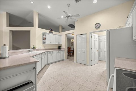 House in Summerfield, Florida 3 bedrooms, 188.5 sq.m. № 1894889 - photo 11