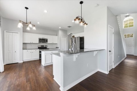 House in Winter Garden, Florida 4 bedrooms, 264.03 sq.m. № 2304601 - photo 5