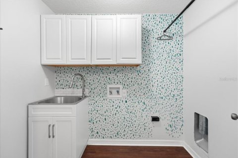 House in Winter Garden, Florida 4 bedrooms, 264.03 sq.m. № 2304601 - photo 12