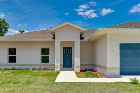House in North Port, Florida 3 bedrooms, 139.91 sq.m. № 2196111 - photo 7
