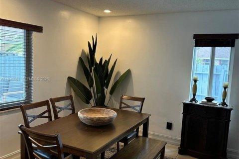 House in Miramar, Florida 3 bedrooms, 134.71 sq.m. № 2019739 - photo 2