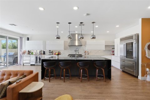 Villa ou maison à louer à Tampa, Floride: 6 chambres, 340.95 m2 № 2093629 - photo 12