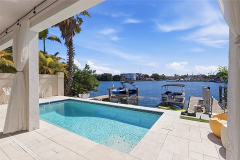 Villa ou maison à louer à Tampa, Floride: 6 chambres, 340.95 m2 № 2093629 - photo 6