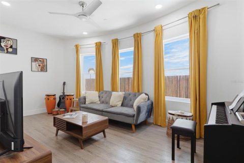 Villa ou maison à louer à Tampa, Floride: 6 chambres, 340.95 m2 № 2093629 - photo 21