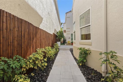 Villa ou maison à louer à Tampa, Floride: 6 chambres, 340.95 m2 № 2093629 - photo 8