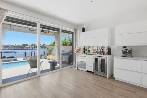 Villa ou maison à louer à Tampa, Floride: 6 chambres, 340.95 m2 № 2093629 - photo 13