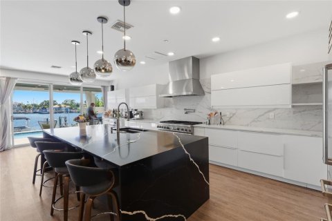 Villa ou maison à louer à Tampa, Floride: 6 chambres, 340.95 m2 № 2093629 - photo 15
