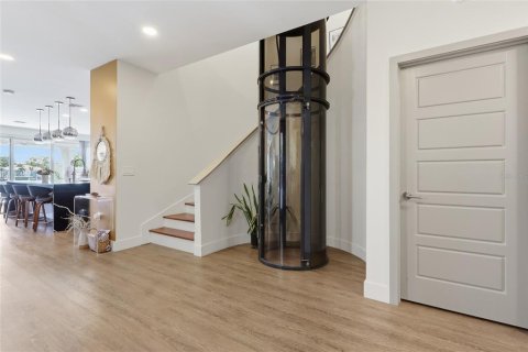 Villa ou maison à louer à Tampa, Floride: 6 chambres, 340.95 m2 № 2093629 - photo 11
