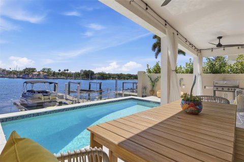 Villa ou maison à louer à Tampa, Floride: 6 chambres, 340.95 m2 № 2093629 - photo 4