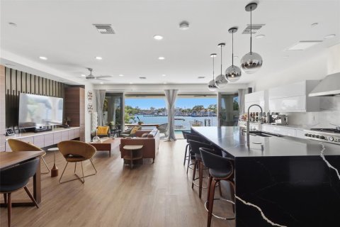 Villa ou maison à louer à Tampa, Floride: 6 chambres, 340.95 m2 № 2093629 - photo 14
