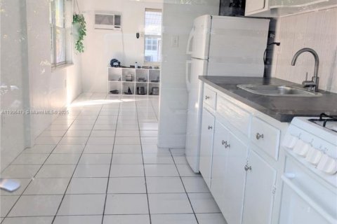 Casa en alquiler en Hollywood, Florida, 175.21 m2 № 1957185 - foto 3