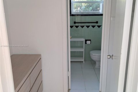 Casa en alquiler en Hollywood, Florida, 175.21 m2 № 1957185 - foto 8