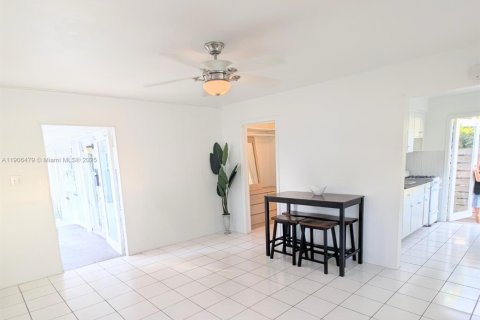 Casa en alquiler en Hollywood, Florida, 175.21 m2 № 1957185 - foto 5