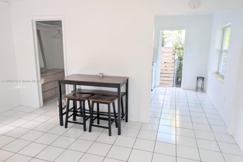 Casa en alquiler en Hollywood, Florida, 175.21 m2 № 1957185 - foto 6