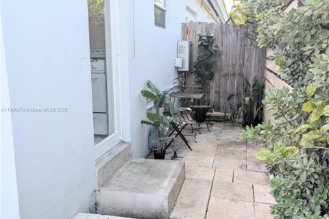 Casa en alquiler en Hollywood, Florida, 175.21 m2 № 1957185 - foto 2