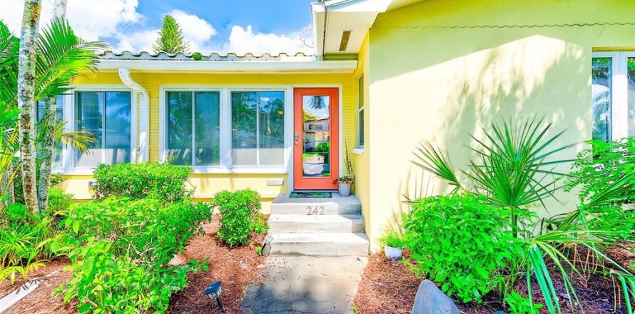 Casa en Saint Petersburg, Florida 4 dormitorios, 174.66 m2 № 1916612