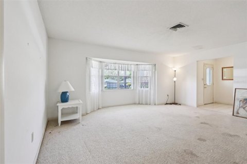 House in Haines City, Florida 2 bedrooms, 141.58 sq.m. № 2128700 - photo 2