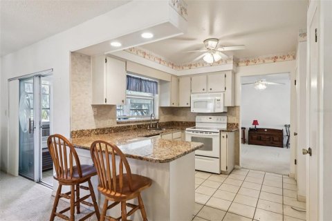 House in Haines City, Florida 2 bedrooms, 141.58 sq.m. № 2128700 - photo 6