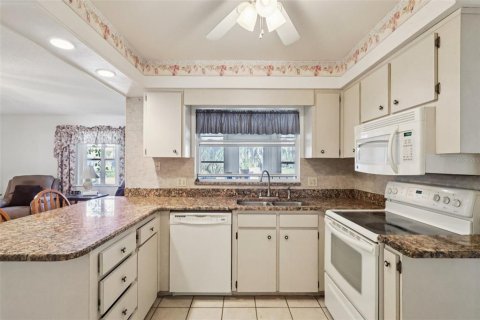 House in Haines City, Florida 2 bedrooms, 141.58 sq.m. № 2128700 - photo 8