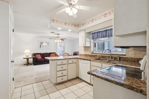 House in Haines City, Florida 2 bedrooms, 141.58 sq.m. № 2128700 - photo 7