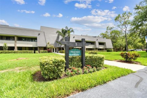 Condo in Palm Harbor, Florida, 1 bedroom  № 1780585 - photo 1