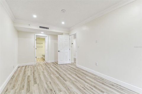 Condo in Palm Harbor, Florida, 1 bedroom  № 1780585 - photo 16