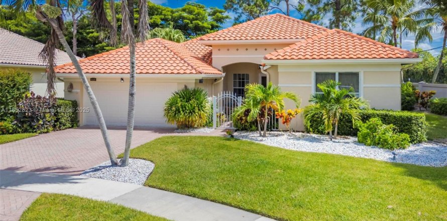 House in Boynton Beach, Florida 3 bedrooms, 213.58 sq.m. № 1877981