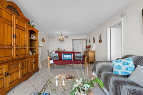 Copropriété à vendre à Pompano Beach, Floride: 1 chambre, 68.56 m2 № 1705264 - photo 12