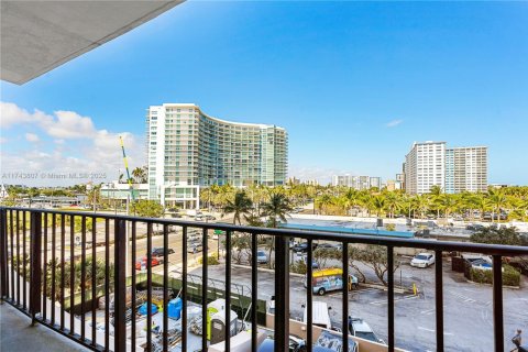 Copropriété à vendre à Pompano Beach, Floride: 1 chambre, 68.56 m2 № 1705264 - photo 19