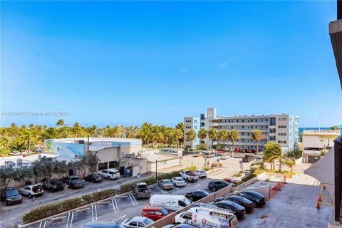Copropriété à vendre à Pompano Beach, Floride: 1 chambre, 68.56 m2 № 1705264 - photo 18