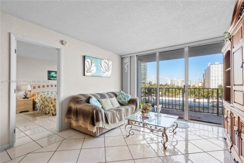 Copropriété à vendre à Pompano Beach, Floride: 1 chambre, 68.56 m2 № 1705264 - photo 10