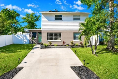 Casa en Saint Petersburg, Florida 3 dormitorios, 134.15 m2 № 2113189