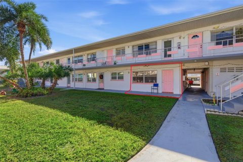 Condo in Saint Petersburg, Florida, 1 bedroom  № 2102817