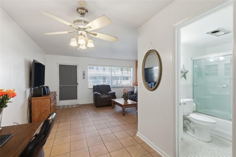 Condo in Saint Petersburg, Florida, 1 bedroom  № 2102817 - photo 10