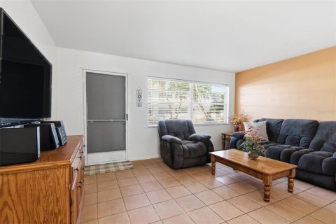 Condo in Saint Petersburg, Florida, 1 bedroom  № 2102817 - photo 8
