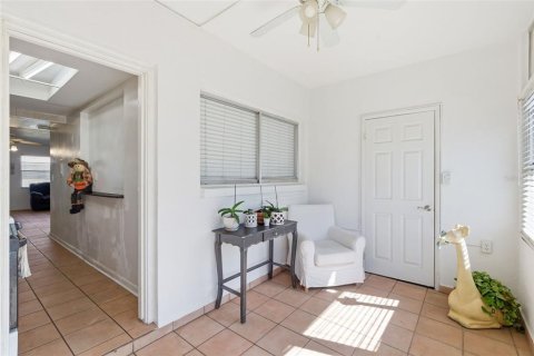 Condo in Saint Petersburg, Florida, 1 bedroom  № 2102817 - photo 3
