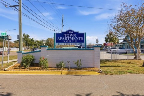 Condo in Saint Petersburg, Florida, 1 bedroom  № 2102817 - photo 19
