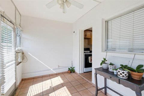 Condo in Saint Petersburg, Florida, 1 bedroom  № 2102817 - photo 4