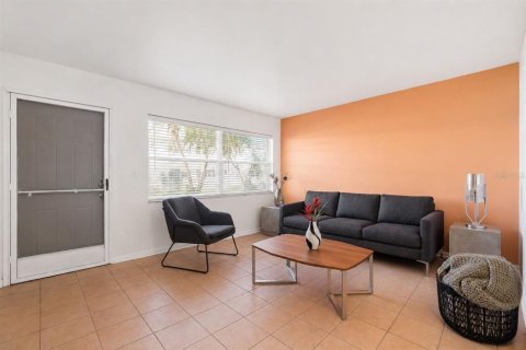 Condo in Saint Petersburg, Florida, 1 bedroom  № 2102817 - photo 7