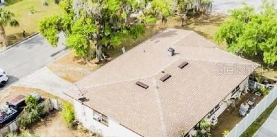 House in Clermont, Florida 4 bedrooms, 153.2 sq.m. № 1919070