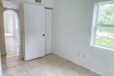 Villa ou maison à louer à Bradenton, Floride: 2 chambres, 55 m2 № 2377640 - photo 4