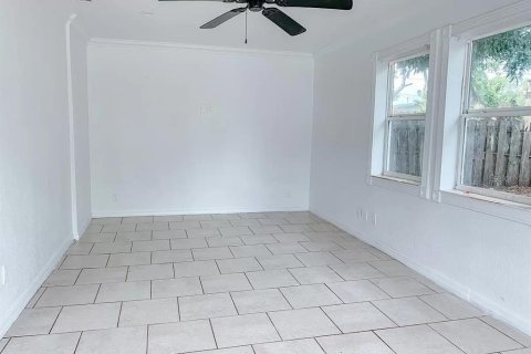 Villa ou maison à louer à Bradenton, Floride: 2 chambres, 55 m2 № 2377640 - photo 3