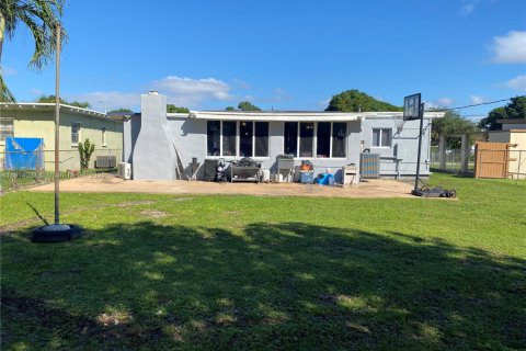 Casa en venta en Miami, Florida, 4 dormitorios, 158.4 m2 № 1969519 - foto 10