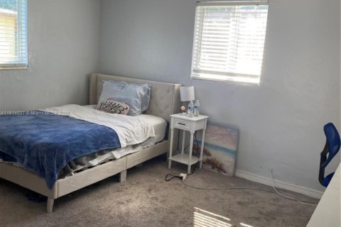 Casa en venta en Miami, Florida, 4 dormitorios, 158.4 m2 № 1969519 - foto 16