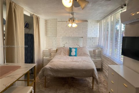 Casa en venta en Miami, Florida, 4 dormitorios, 158.4 m2 № 1969519 - foto 11