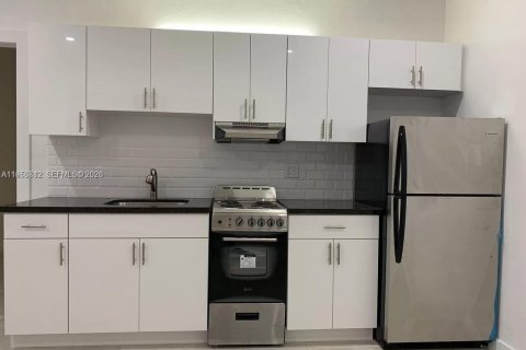 Apartamento en alquiler en Miami Beach, Florida, 1 dormitorio № 2010645 - foto 3